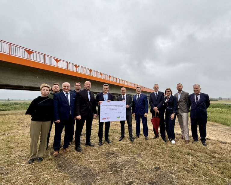 Konferencja prasowa z okazji zakończenia zadania „Rozbiórka istniejącego i budowa nowego mostu nad rzeka Noteć w ciągu drogi wojewódzkiej nr 157 Zwierzyn – Goszczanowo w m. Gościmiec”